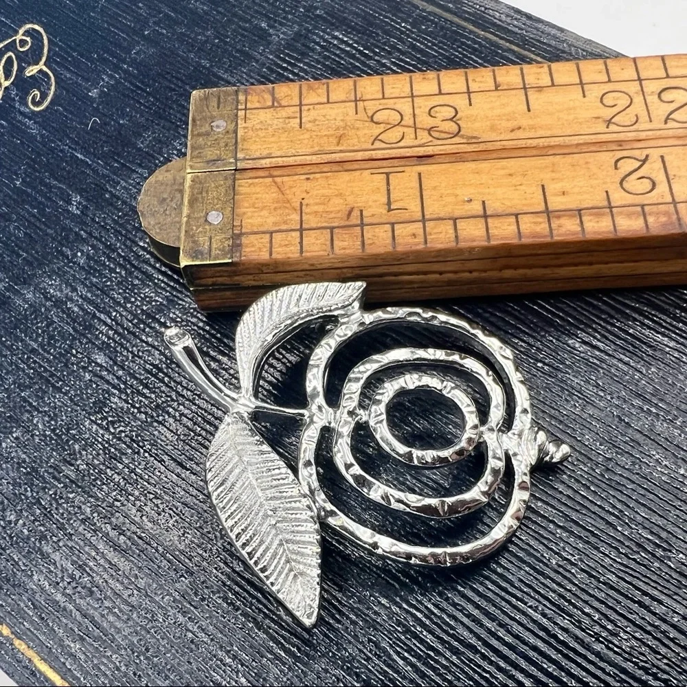 Vintage SARAH COVENTRY silver tone apple brooch pin